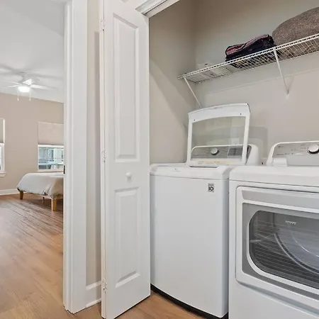 Cheerful 3Br Close To Downtown + Double Balcony